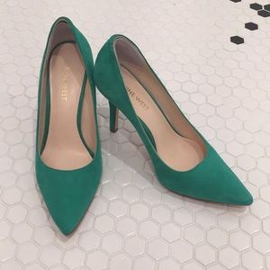 Nine West heels in green suede size 6